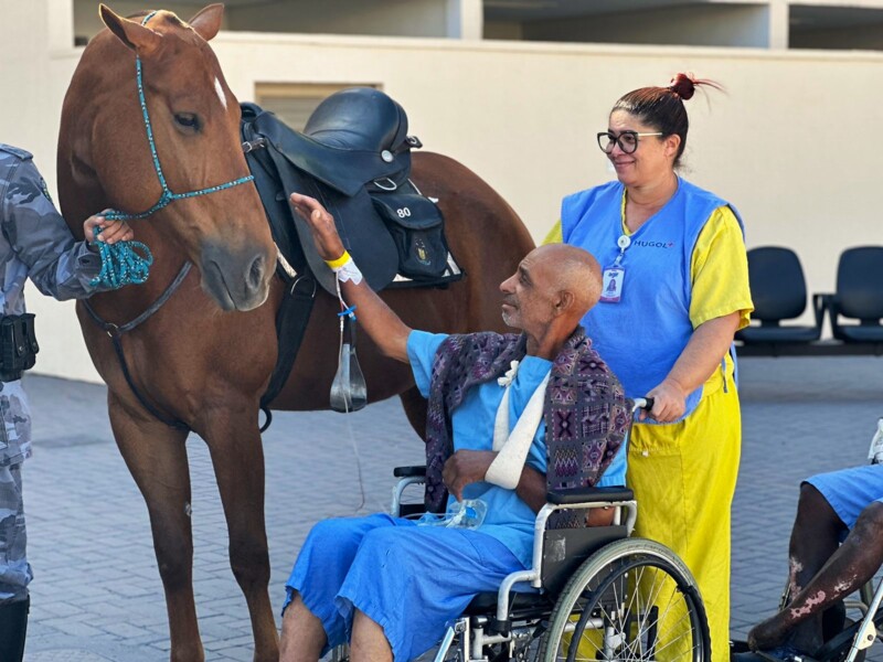 experiencia-do-paciente-hugol-realiza-terapia-assistida-por-animais-com-apoio-da-pm-go